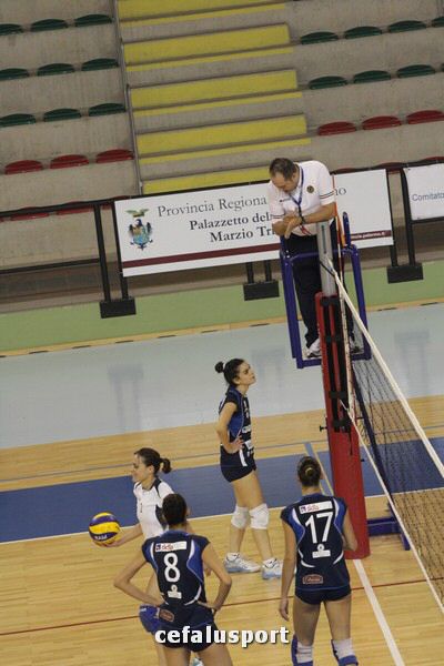 111030 volley 242_tn.jpg